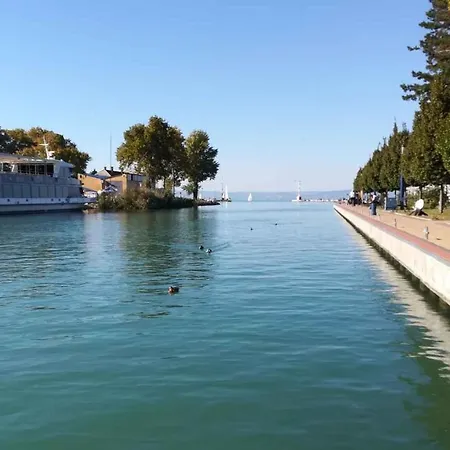 In Siofok/balaton 27717 *